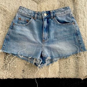 ADORABLE jean shorts! From TopShop Petite